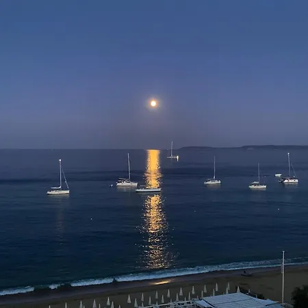 Le Lavandou, La Vue, La Vie! *